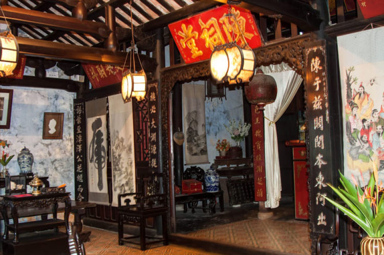 Hoi An Ancient Town tourism: the old beauty 