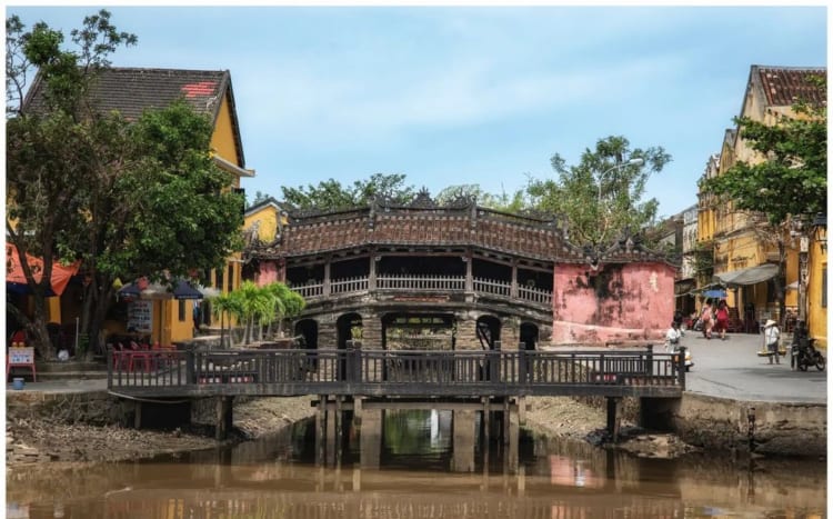 Hoi An Ancient Town tourism: the old beauty