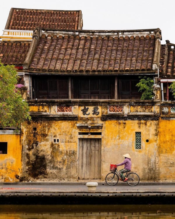 Hoi An Ancient Town tourism: the old beauty 
