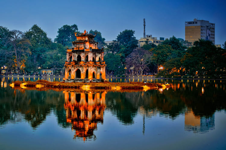 Attractive night tour experiences awaits you in Hanoi (1)
