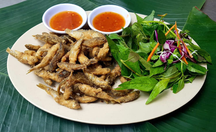 Linh fish rolled in flour, fried crispy, and dipped in tamarind sauce.